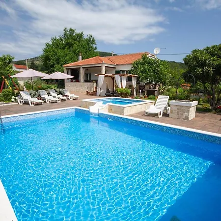 Villa Kata *